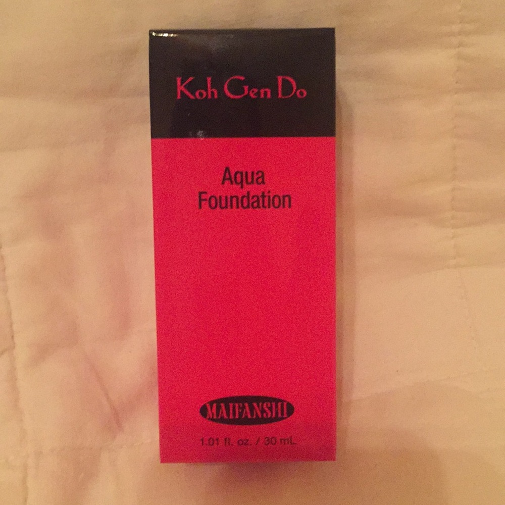 NWOT Koh Gen Do Aqua Foundation
